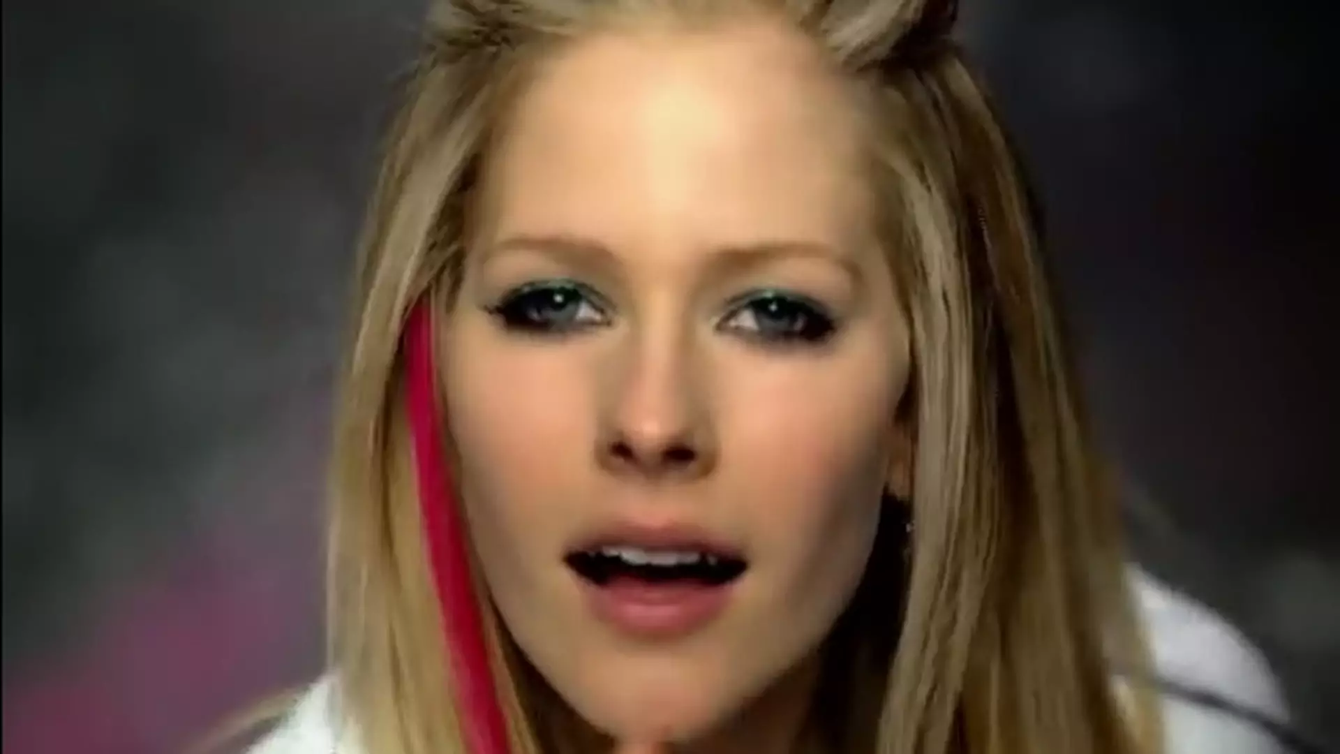 Avril Lavigne nie żyje od 13 lat – twierdzą wielbiciele teorii spiskowych i prezentują dowody