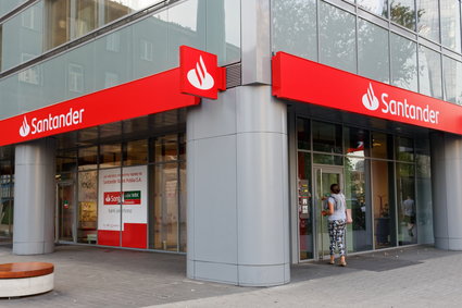 Santander BP pozwany przez frankowiczów na 850 mln zł. Szykuje się na przegrane