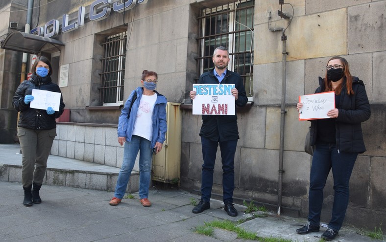 Przesłuchanie studentów UŚ w Katowicach. Drugi od prawej poseł Lewicy Maciej Konieczny