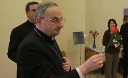 "Ksiądz chodzący po kolędzie powinien mieć ze sobą paszport covidowy"