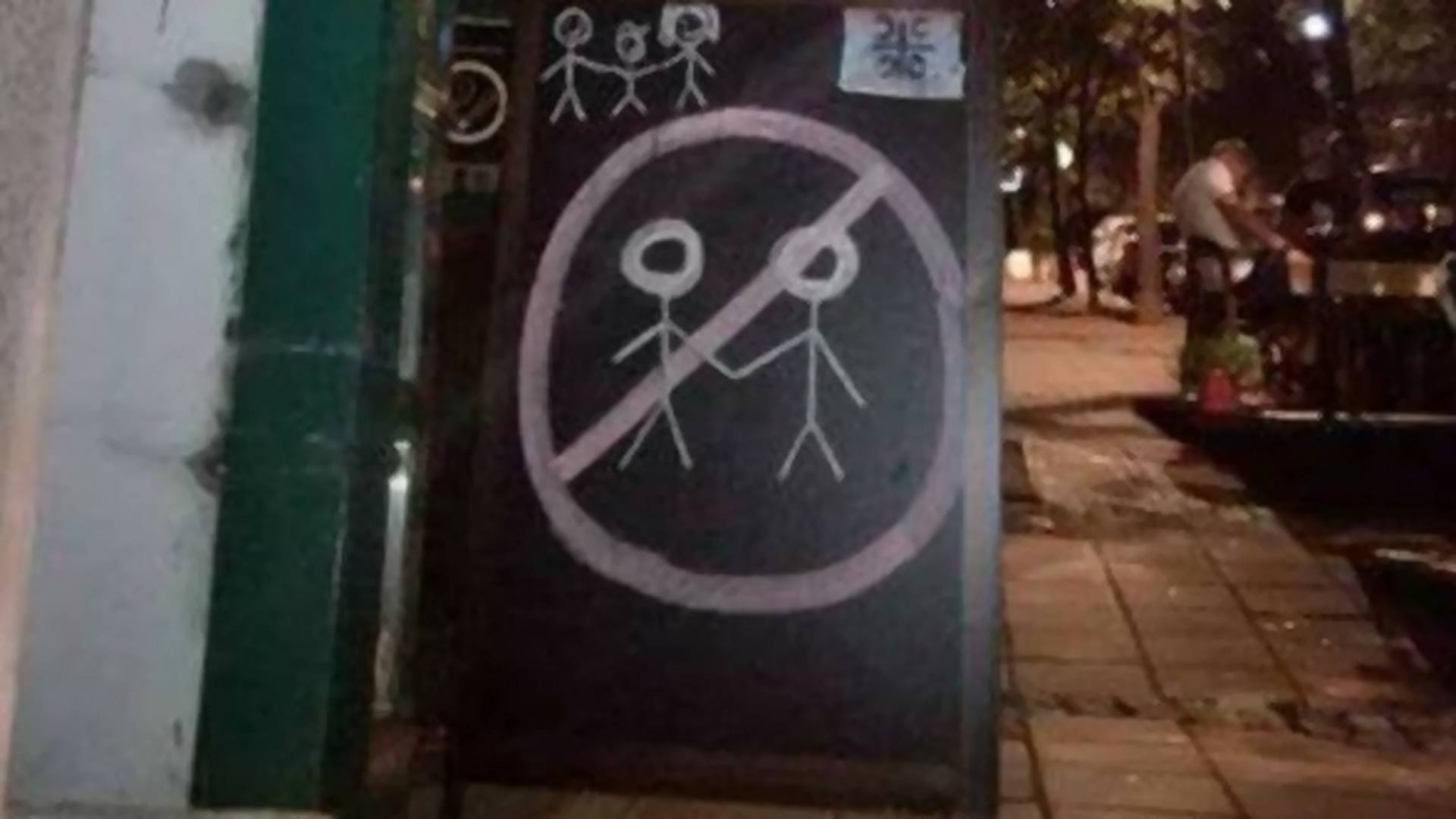 Beogradski kafić zabranio ulaz gej parovima