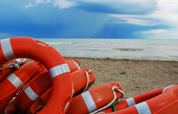 Koła ratunkowe na plaży