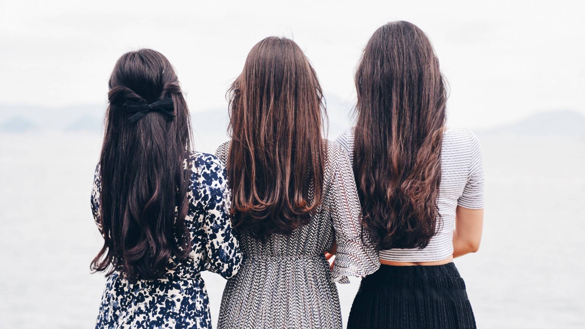 Trzy rzeczy, za które twoje włosy będą ci wdzięczne (i trzy, za które cię znienawidzą) 
