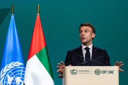 Macron upomina Izrael i ostrzega przed 10-letnią wojną