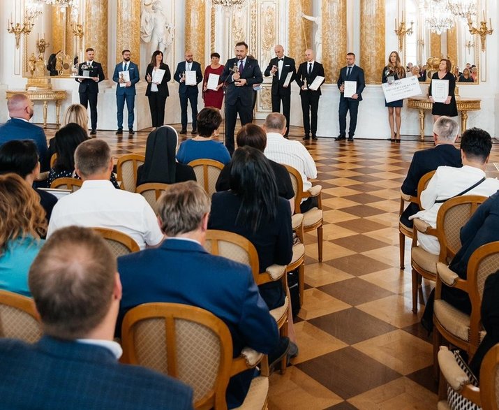 Gala Ogólnopolskiego Plebiscytu Edukacyjnego na Zamku Królewskim w Warszawie, w którym uczelnia Collegium Humanum zdobyła najwyższe miejsce