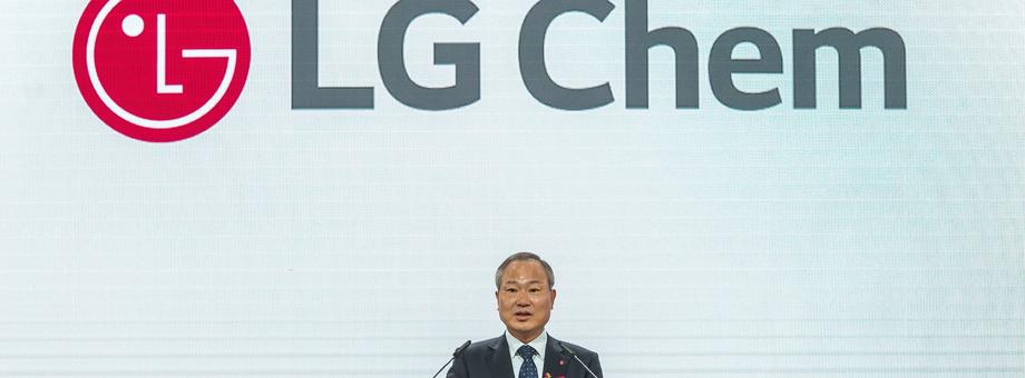 Ung-Beom Lee, prezes LG Chem, podczas uroczystości rozpoczęcia budowy pierwszej w Polsce fabryki baterii do samochodów elektrycznych LG Chem Energy. Biskupice Podgórne pod Wrocławiem, 5 października 2016 r. 