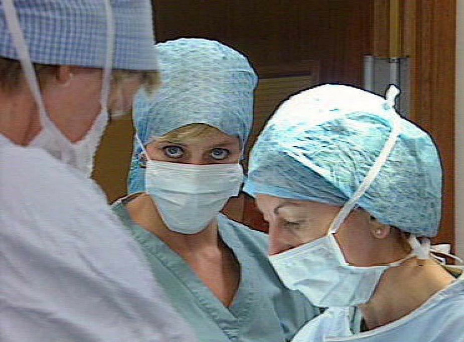 Księżna Diana na sali operacyjnej
