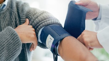 dodatkowy zasiłek 215 zł miesięcznie dla osób z nadciśnieniem. nie zal