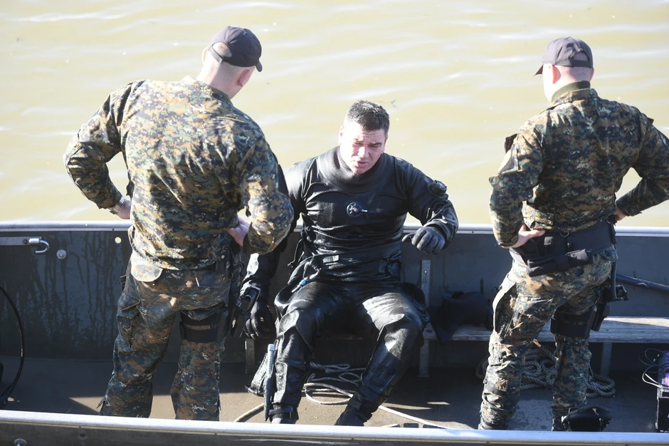 Ronioci Žandarmerije u potrazo za nestalim mladićem Matejem Perišem