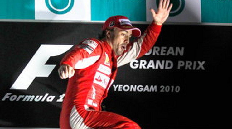 Alonso nyerte az esős futamot