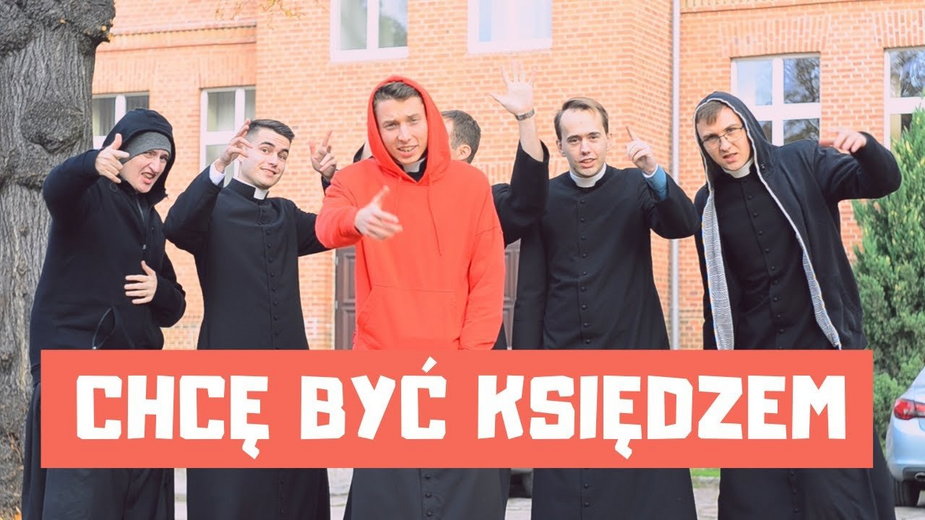 „Całym sercem chcę być księdzem”. Kleryk z Bydgoszczy rapuje o swoim powołaniu