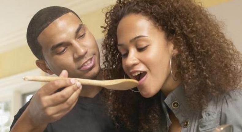 5 kitchen skills men should have to impress his woman