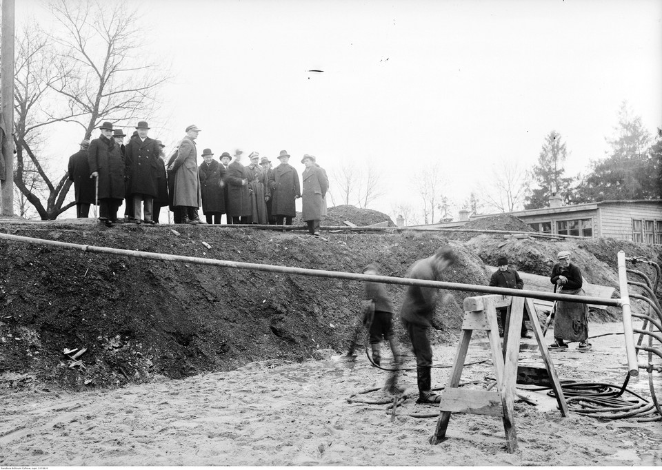 Budowa Muzeum Narodowego w Krakowie. Robotnicy na budowie (1934)