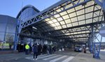 Nowy terminal lotniska ma już 10 lat. Stary budynek stał się bazą noclegową dla uchodźców