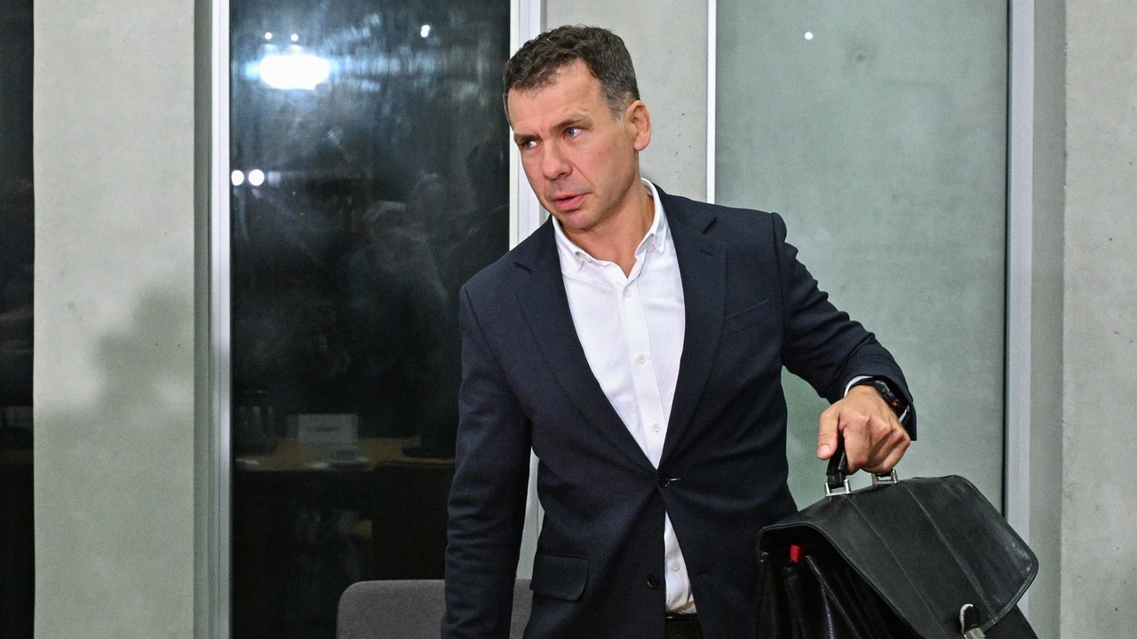 Były szef CBA zeznaje przed komisją śledczą. Spięcie już na początku przesłuchania