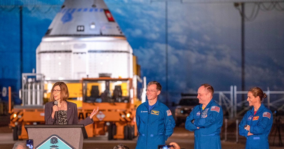 SpaceX's biggest rivals are about to test-launch a new astronaut space ...