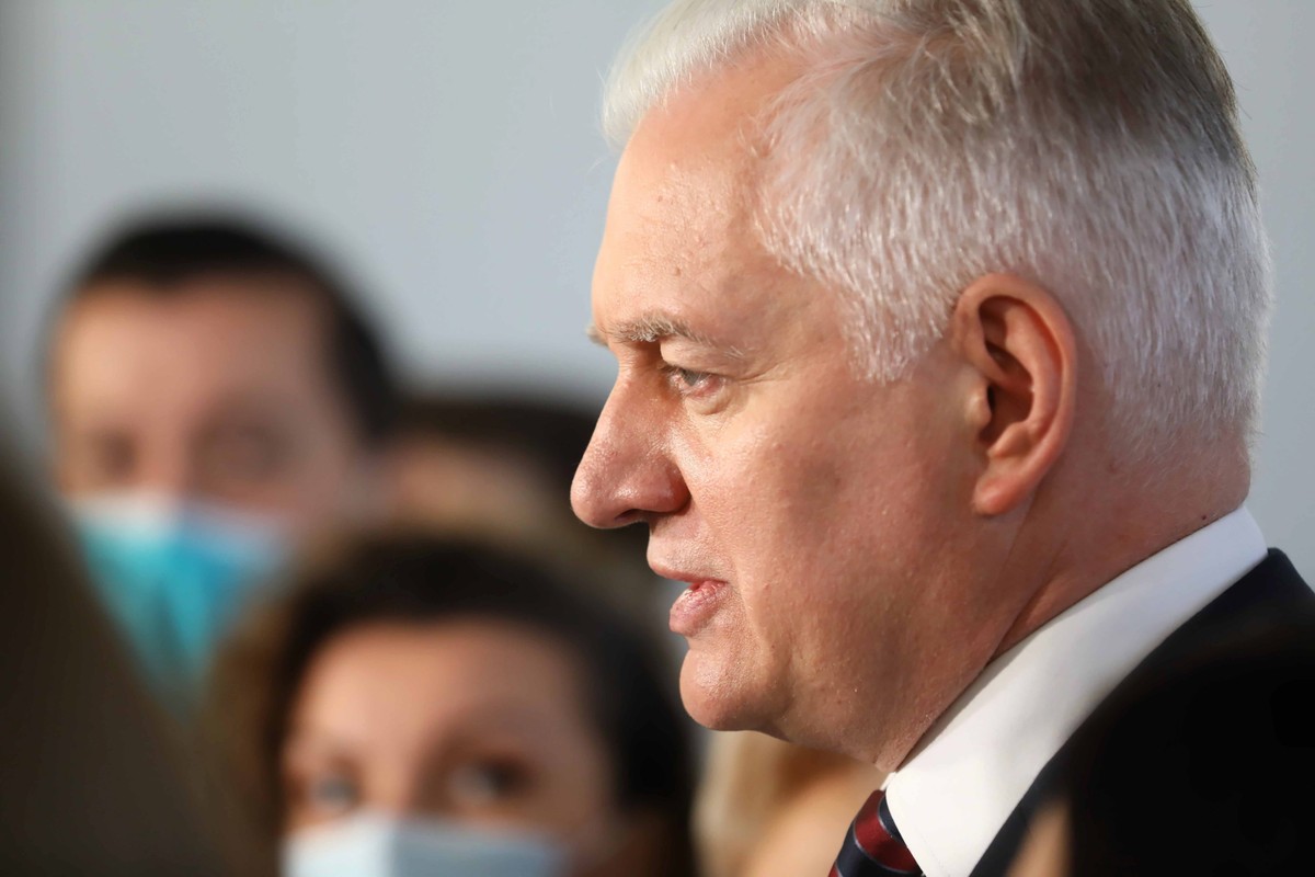 Lider Porozumienia Jarosław Gowin podczas konferencji prasowej w Sejmie w Warszawie.