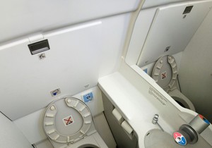 toalet u avionu