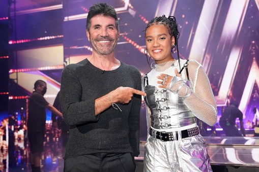 Sara James i Simon Cowell, juror „America’s Got Talent, podczas nagrywania programu