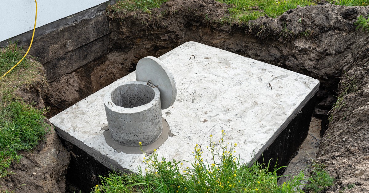 PLN 5000 fine for possession of a septic tank. Municipalities start inspections and inspectors knock even at night. How to avoid penalties?
