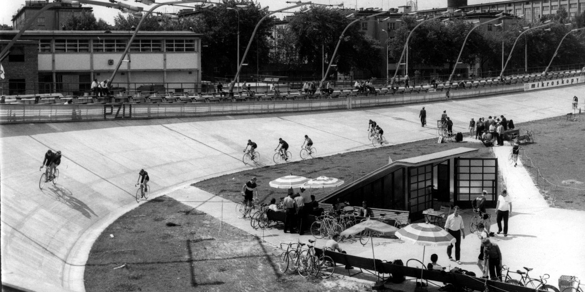 Tor przy ul. Podskarbińskiej 11 oddano do użytku w 1972 roku.