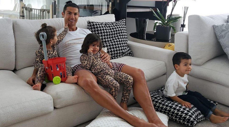 Ronaldo ismét családjával cukiskodik Instagramon /Fotó: Northfoto