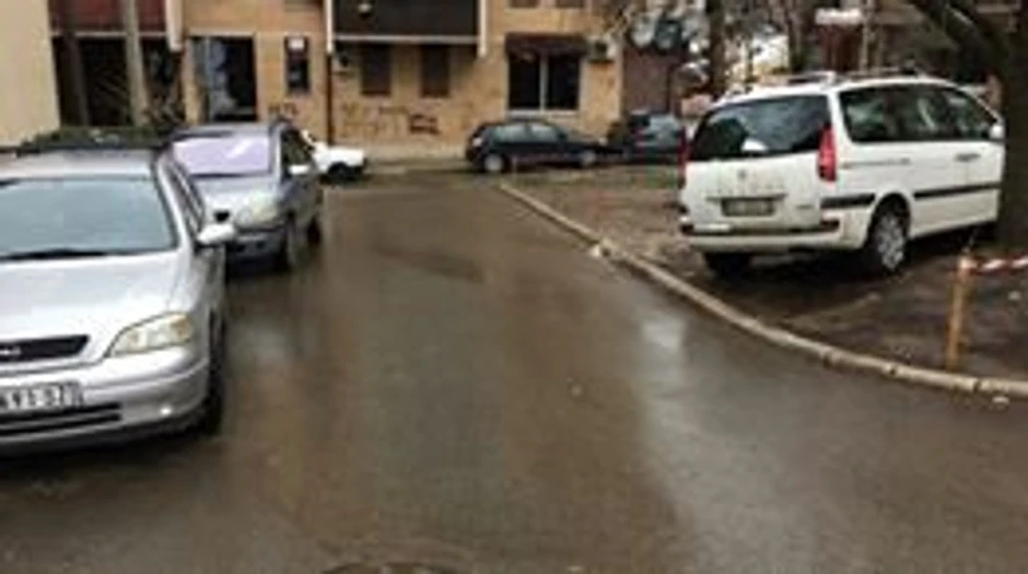 Iz automobila pravo u zgradu