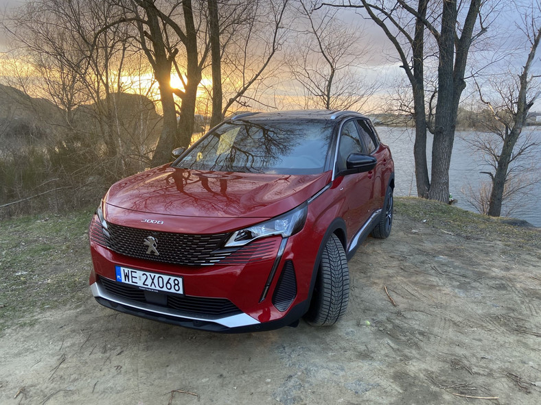 Peugeot 3008 GT pokazał kły - czyli, SUV widoczny w tłumie