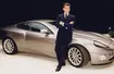 Pierce Brosnan i jego Aston Martin V12 Vanquish z filmu "Śmierć nadejdzie jutro"