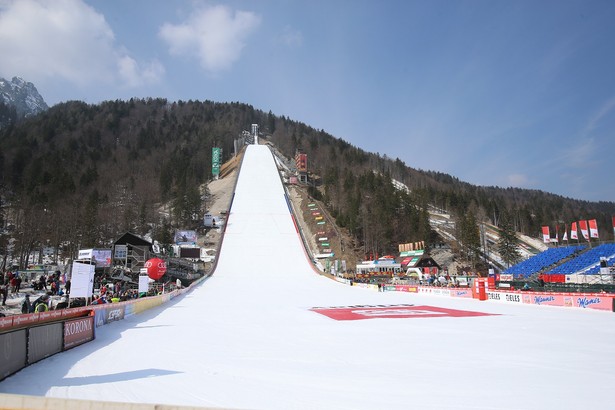 Tilen Bartol podczas testów w Planicy poleciał na 252 metry!