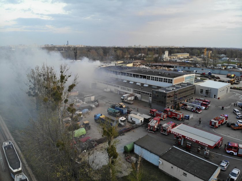 Pożar ogromnej hali magazynowej we Wrocławiu