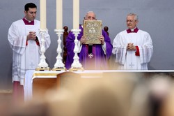 Papież odwiedzi Ukrainę? "Ta propozycja leży na stole"