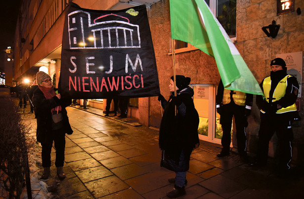 Czarny Protest pod Sejmem, 17 stycznia 2018 r. fot. Franciszek Mazur/Agencja Gazeta