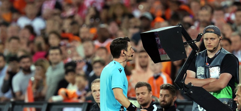 Rewolucja w sędziowaniu. Arbitrzy będą wyjaśniać kibicom decyzje VAR