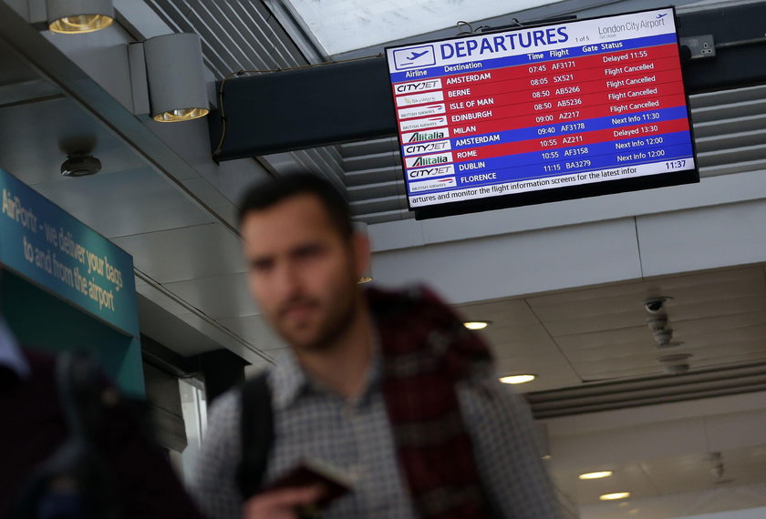 Rzecznik lotniska zalecił pasażerom, żeby kontaktowali się ze swoimi liniami, zanim udadzą się na lotnisko Heathrow