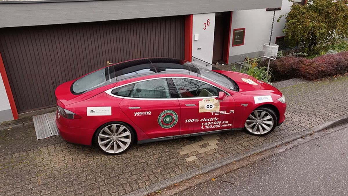 Prima mașină electrică din lume care a parcurs 3.000.000 de kilometri: proprietarul a condus-o peste 1000 km/zi în ultimul an