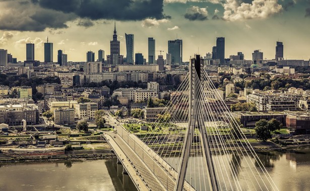 Naczelny Sąd Administracyjny podtrzymał w piątek wyroki Wojewódzkiego Sądu Administracyjnego o uchyleniu 44 zarządzeń wojewody mazowieckiego zmieniających nazwy ulic w Warszawie w związku z ustawą dekomunizacyjną - w tym w sprawie zmiany al. Armii Ludowej na al. Lecha Kaczyńskiego. Uchylenia zmian tych nazw są więc prawomocne.