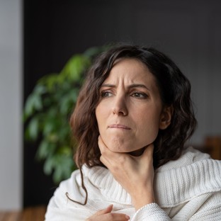 Megfáztam, berekedtem és elment a hangom - káros, ha ilyenkor suttogok? Az orvos válaszol