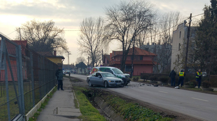 Ezt a BMW-t törték össze, hárman megsérültek / Fotó: Olvasóriporter