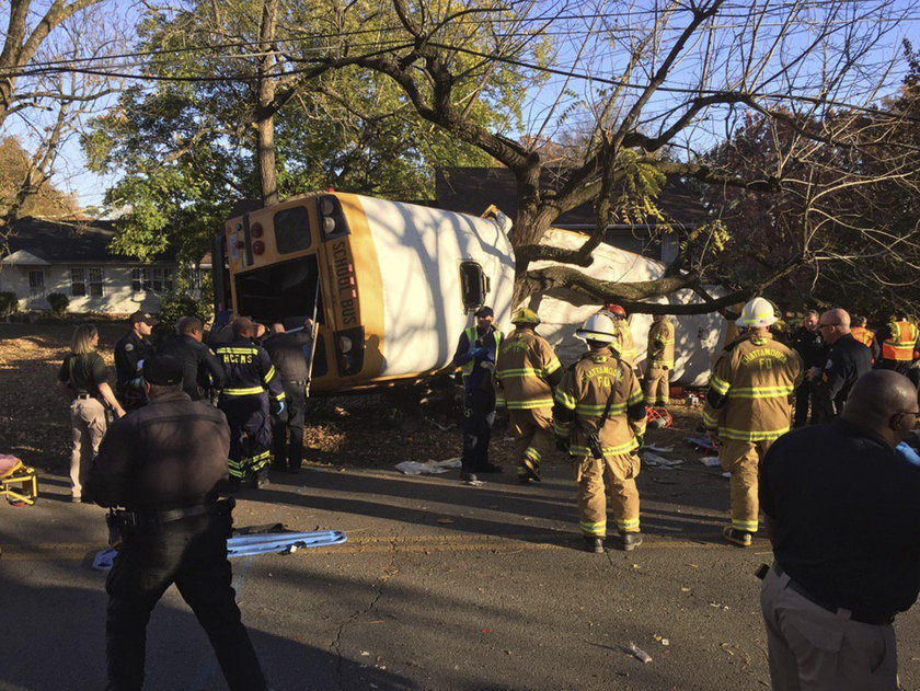 Tragiczny wypadek szkolnego autokaru w Chattanooga