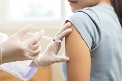 Ruszyły darmowe szczepienia. Sprawdź, kto i gdzie może się bezpłatnie zaszczepić na COVID-19