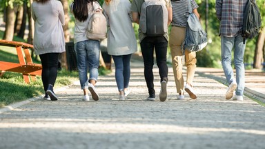 "Kiedy o tym nie myślisz, to nie jest źle". Osoby transpłciowe o korekcie płci