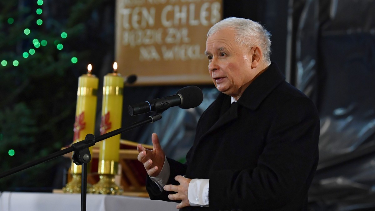 Jarosław Kaczyński przemawia w kościele w Starachowicach