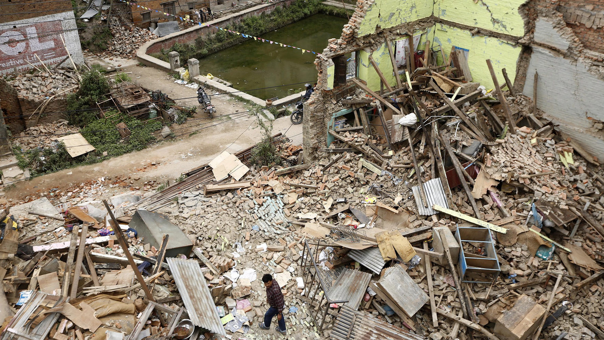 Osiemdziesiąt godzin po tragicznym w skutkach trzęsieniu ziemi, które w sobotę nawiedziło Nepal, francusko-nepalska ekipa uratowała spod gruzów domu mieszkalnego w Katmandu 28-letniego mężczyznę.