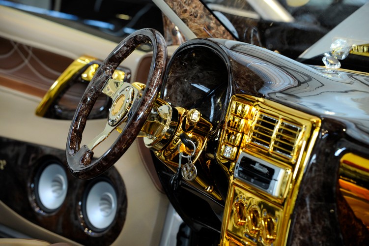 Niejeden Szejk nie powstydziłby się takiego wnętrza w swoim aucie