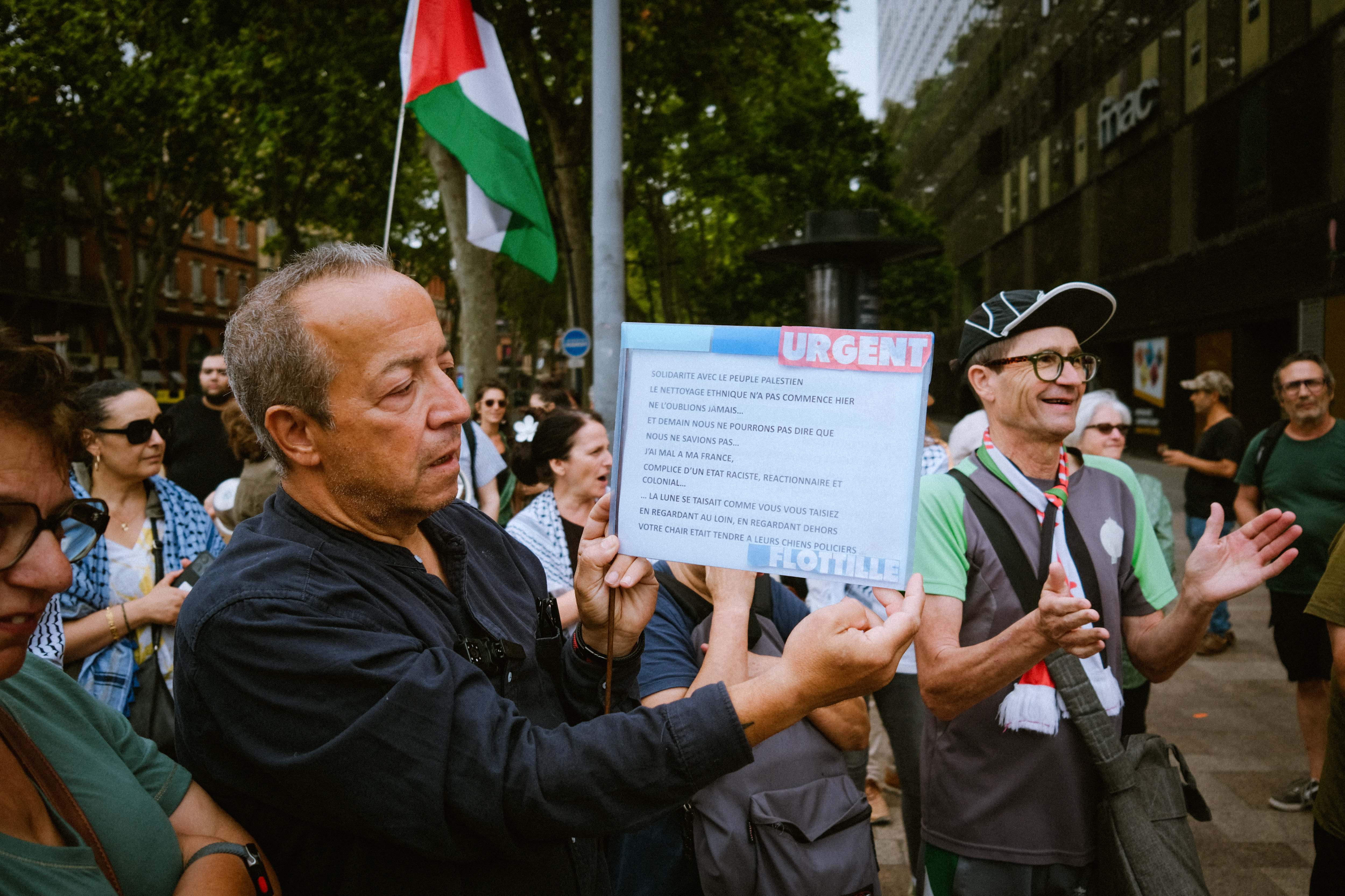 Activistas españoles rechazan deportación y van a juicio