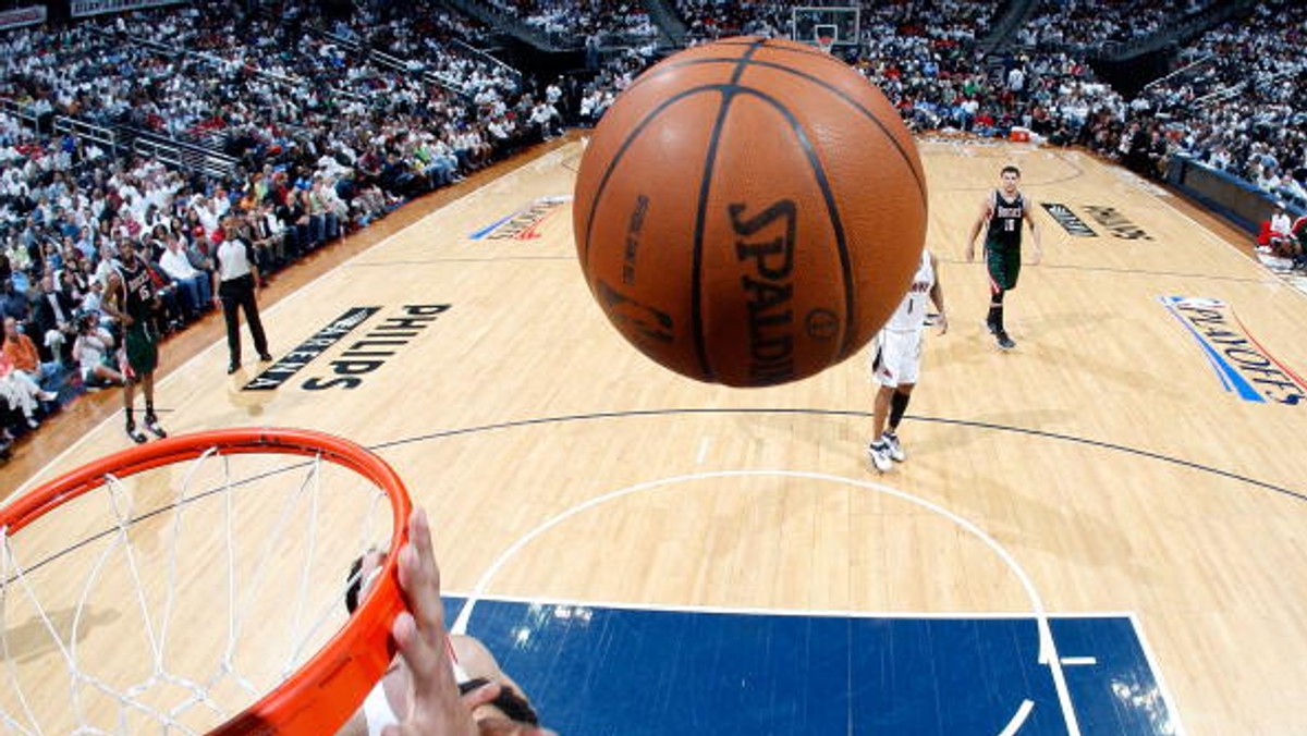 Cameron Rodriguez, fan Oklahoma City Thunder, w przerwie spotkania z Denver Nuggets wykonał celny rzut z połowy, dzięki czemu wzbogacił się o 20 tys. dolarów. Dodatkowo jego drużyna wygrała spotkanie 115:113.