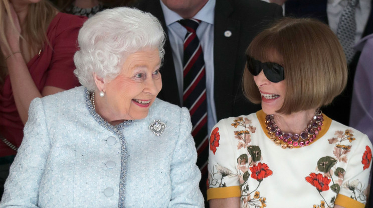 A tőle már megszokott módon lehengerlően elegánsan jelent meg II. Erzsébet királynő / Fotó: AFP