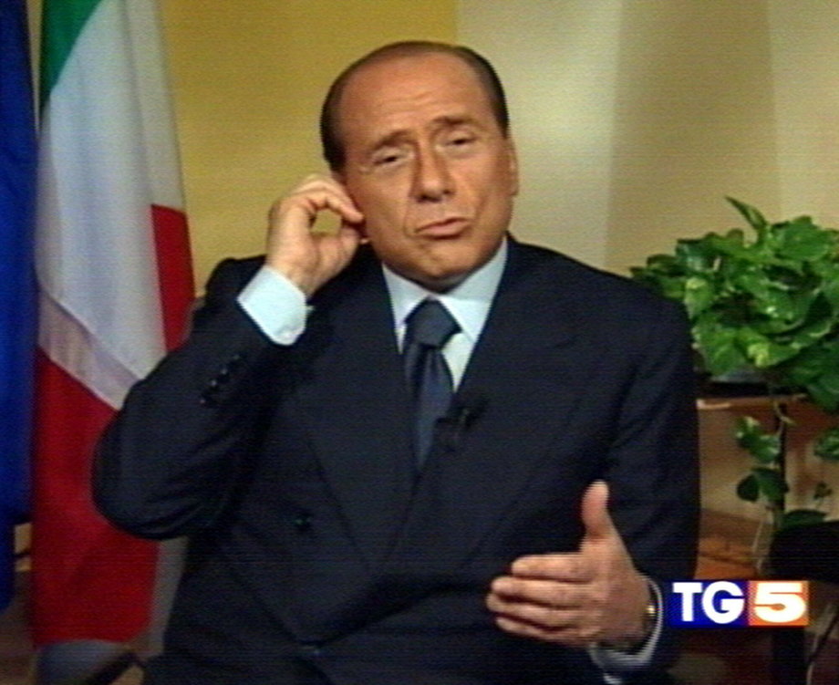 Premier Włoch Silvio Berlusconi przekazuje swoje przesłanie wyborcze w programie informacyjnym Mediaset TG 5 z Waszyngtonu, piątek, 11 czerwca 2004 r.