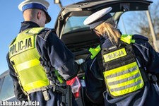 Słone kary na stacjach paliw. Kierowcy zaskoczeni mandatami. Sprawdzają atest na dnie